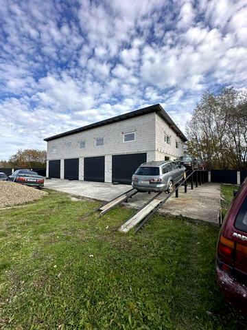 Продам будинок-гаражі