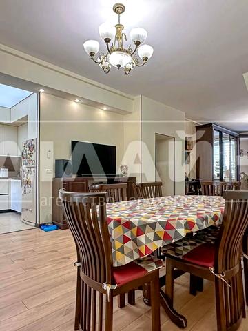 Соборний просп. (Леніна), 196