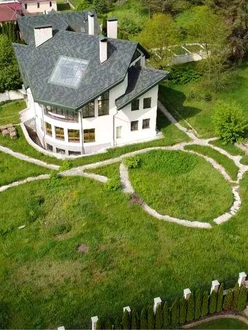 Дом в соснах для большой семьи