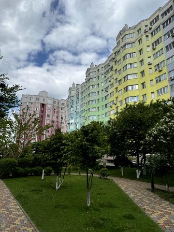 Теплична вул., 44