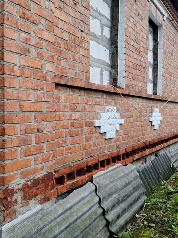 Продаю кирпичный  дом в живописном месте г.Мерефа