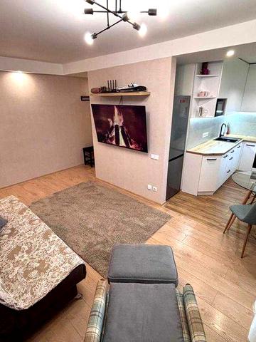 Продаємо свою затишну 3-К квартиру біля метро КПІ (Борщагівська 16)