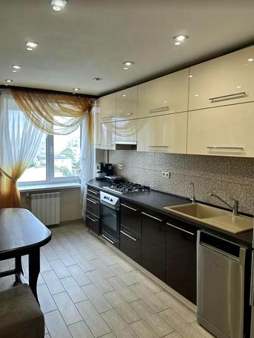 Андрія Первозванного вул. (Стахурського), 14