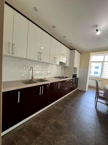 Богдана Хмельницького вул., 53