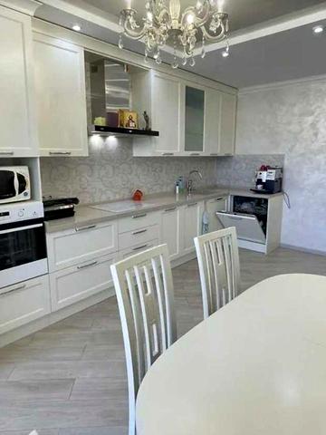 Продається  простора 3-кімнатна квартира в ЖК Чайка ЖК Чайка