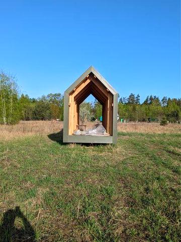 Ділянка серед лісу з будиночком. Торг