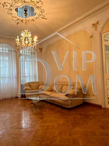 Пироговська вул., 3