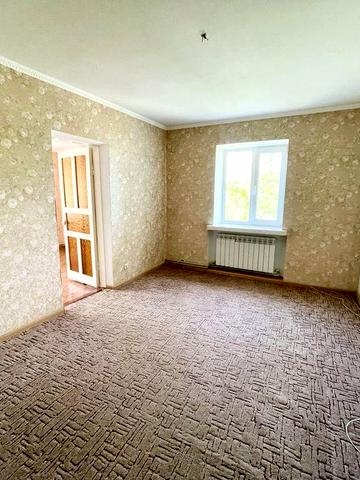 Продам двокімнатну квартиру в Варварівці! Гараж!