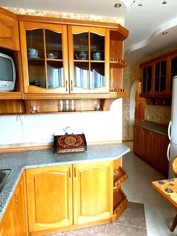 Наталії Ужвій вул., 112