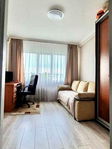 Продажа  4-х комнатной квартиры на Дарницком бул. 15.