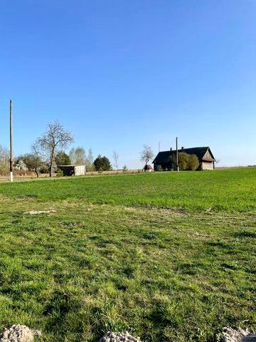 Продається затишний будинок із великою ділянкою за селом