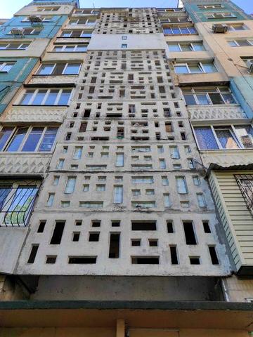 Продається 3к квартира м. Одеса, вул. Академіка Корольова, буд. 100/1