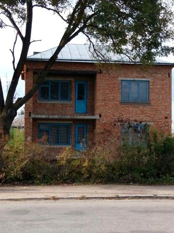 Продам 2-поверховий будинок в Підволочиську. 8 соток. Центральна дорог