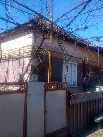 Продам дом i помiщенiя магазина