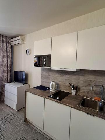 Добровольців вул., 4