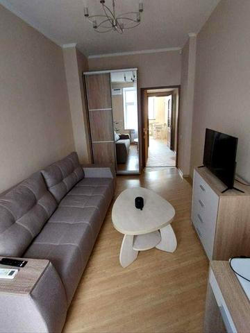 Продам 2к квартиру в Центре.Метро Площадь Конституции.