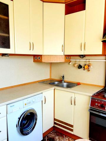 Грушевського вул., 82