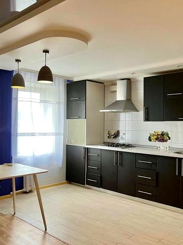 Узбекистанська вул., 111