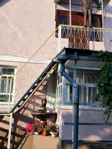 Продаю будинок з ділянкою землі