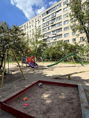 3-х кімнатна квартира з косметичним ремонтом біля метро Оболонь. Київ