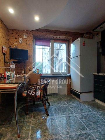 Великого Кобзаря вул. (Першотравнева), 13