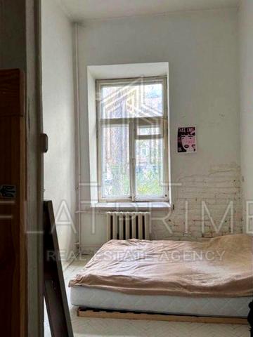 Рейтарська вул., 25