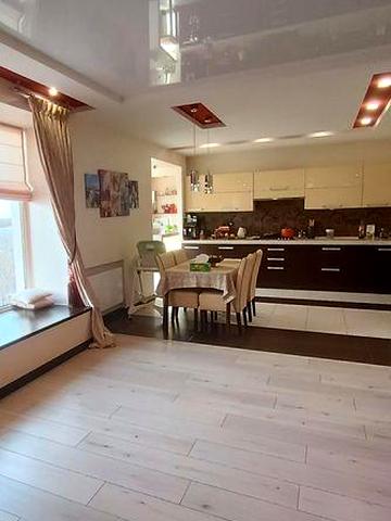 Продається  простора 3 кімнатна з євроремонтом