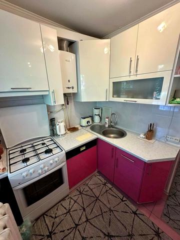 Космонавтів просп., 17