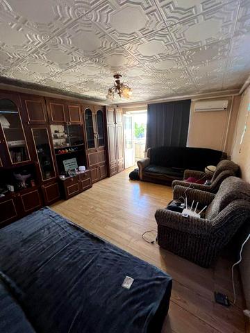 Продам 4-х кімнатну квартиру.