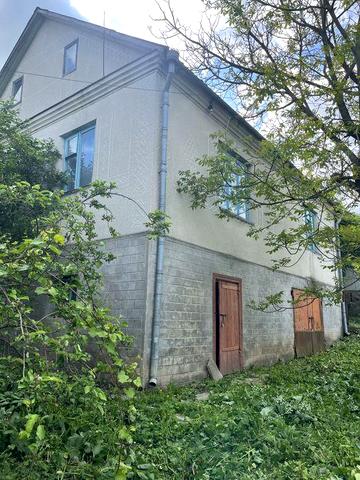 Продам чотирьох кімнатний будинок