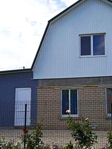 Продаж 2-пов будинку після кап ремонту в Комишанах з ділянкою 11 соток