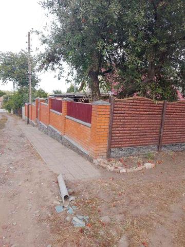 Продам добротный дом в центре пос. Борки – 40 км. от Харькова