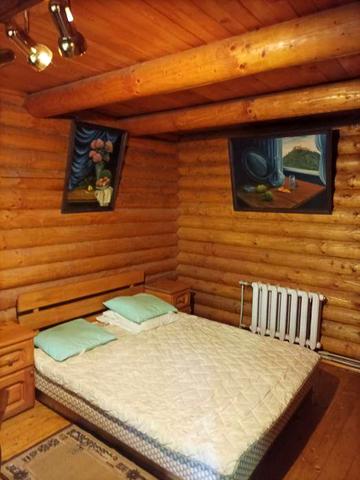 Здається будинок-сруб в затишному місці.