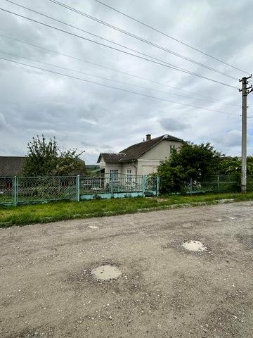 Продам приватний будонок в селі Пробіжна хата господарство