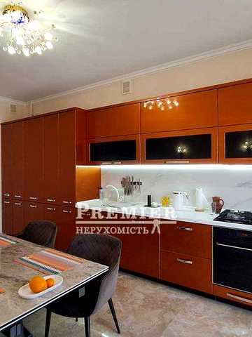 Продаж 3 кімн. з дизайнерським ремонтом