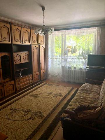 Продається трикімнатна квартира в Золотоноші, в Центрі