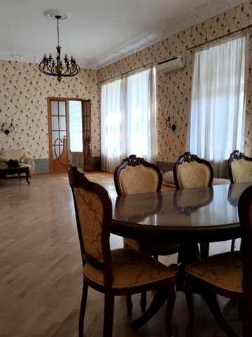 4-кімнатна квартира в пров.Театральний з видом на Оперний театр