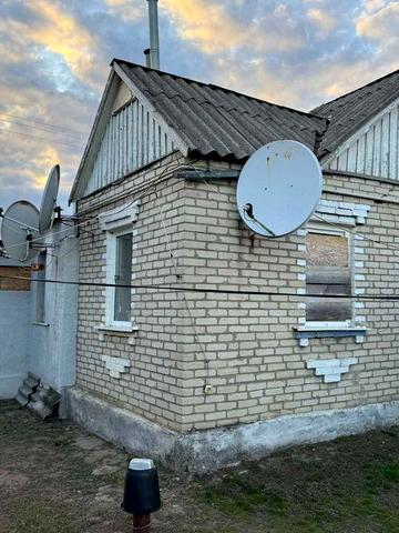 Продам дом в Изюме на песках в районе источника.