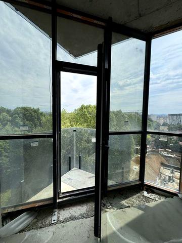 Продаж 3 кімнатної квартири з видом на набережну ЖК Uzh Towers