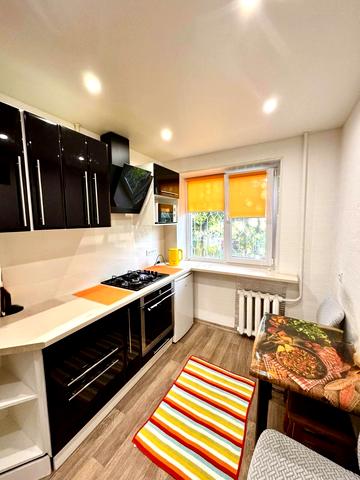 Набережна Перемоги вул., 60