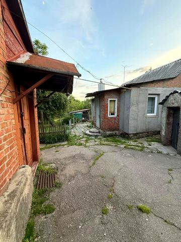 Курортна, 11