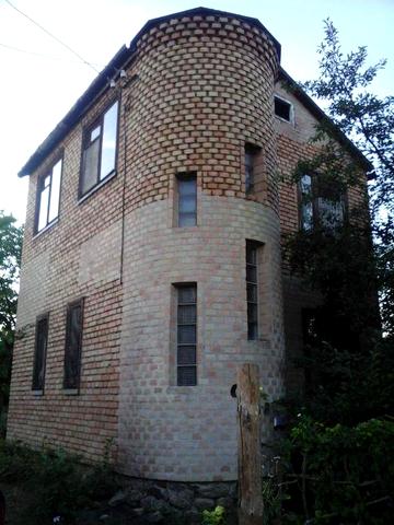 Продам оригинальную  2х этажную дачу