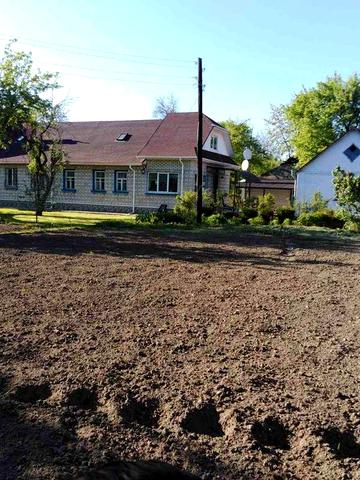 Продається 4-кімнатний житловий будинок в м.Ржищів 22 сотки землі