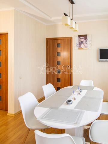 Мистецтв вул. (Червонопрапорна), 7/9