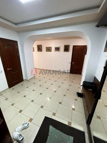 Продам велику 4 кімнатну квартиру в нагорному районі ЖК Славный