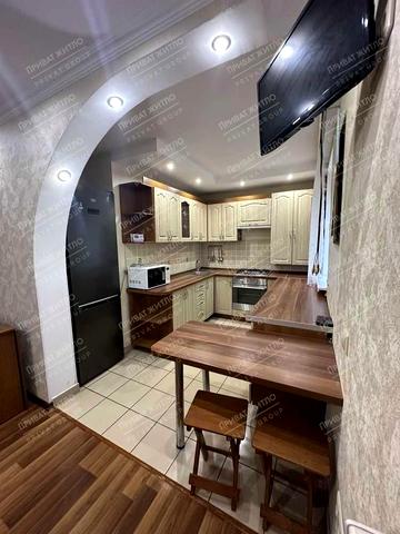 Центральна вул., 1