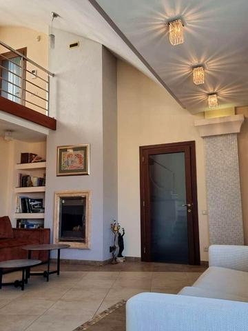 Грецька пл., 19