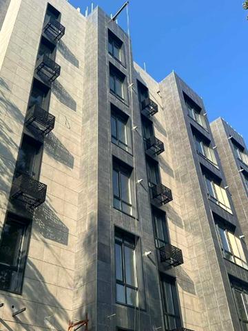 Простора двокімнатна квартира в самому центрі Черемушок