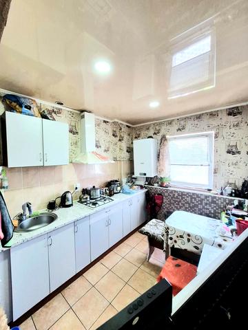 Олега Ольжича вул., 44