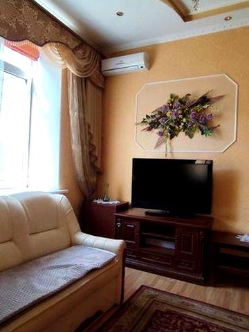 3-кім.квартира в серці міста - для військових або сімї на місяць